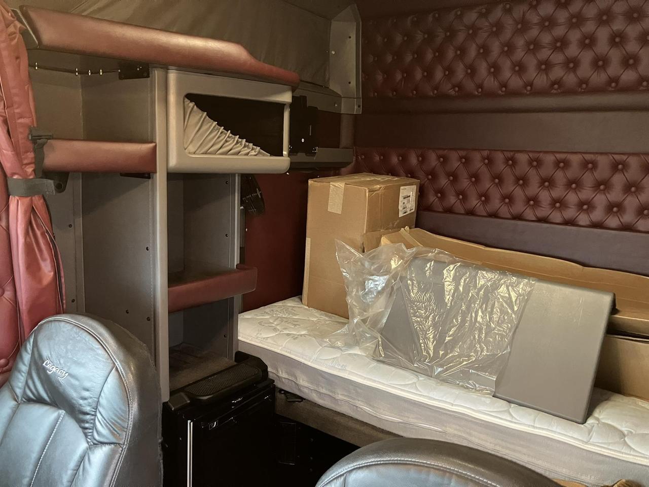 2023 Kenworth W900 86" Mid Roof Rochester MN