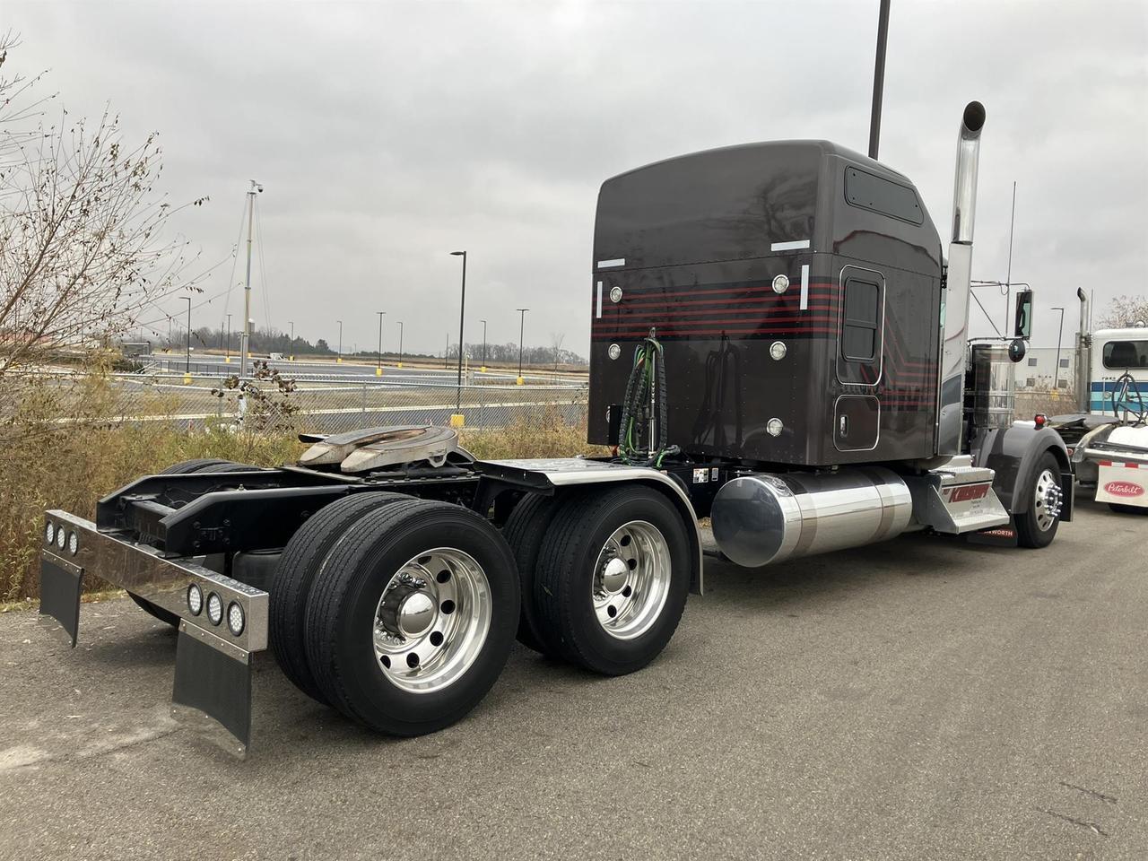 2023 Kenworth W900