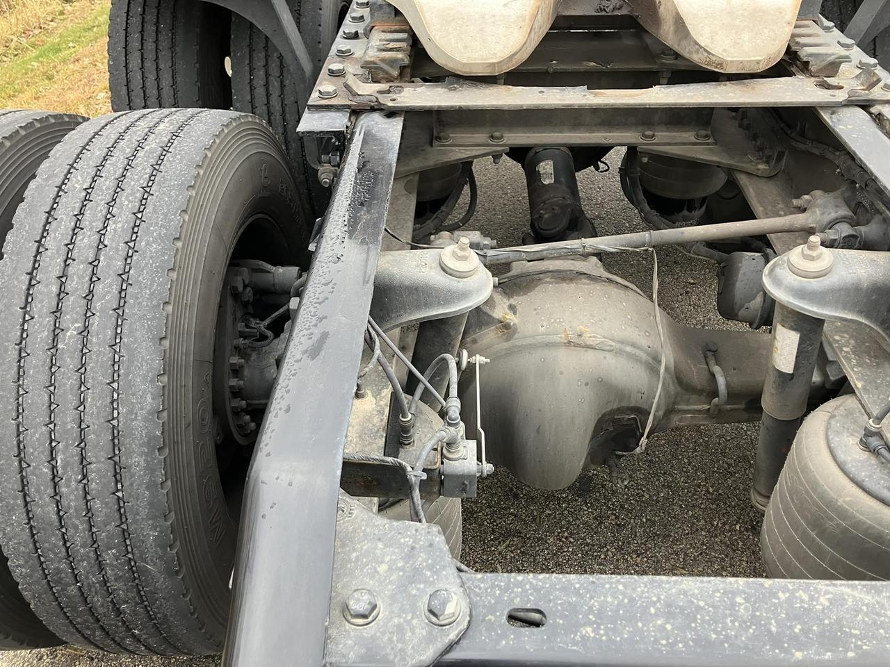 2023 Kenworth W900 86" Mid Roof Rochester MN