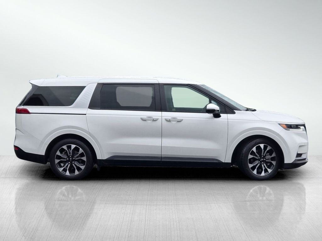 2023 Kia Carnival EX