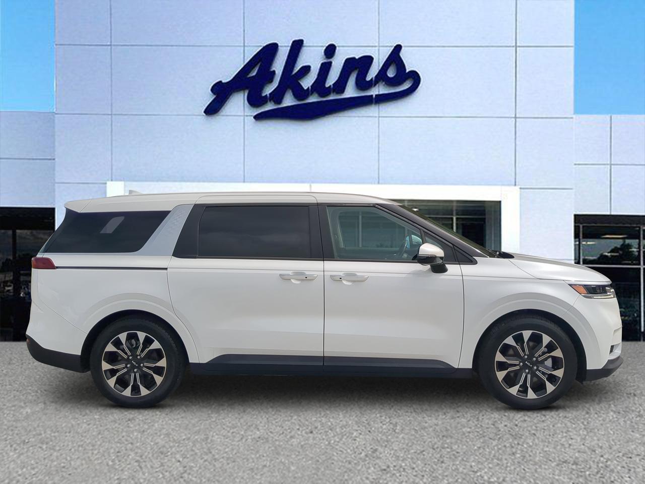 2023 Kia Carnival EX