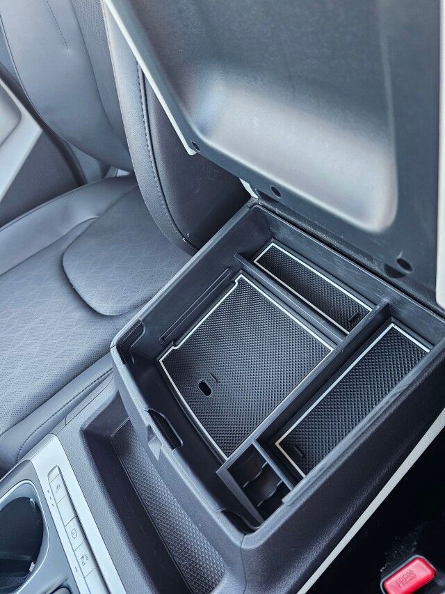 2023 Kia Carnival LX photo 40