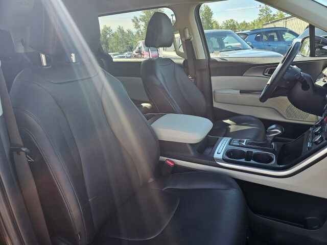 2023 Kia Carnival LX photo 11
