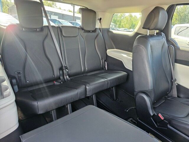 2023 Kia Carnival LX photo 16