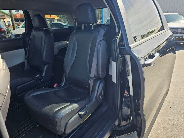 2023 Kia Carnival LX photo 19