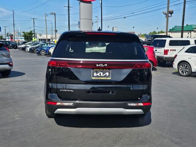 2023 Kia Carnival LX photo 4