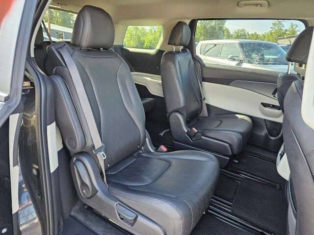 2023 Kia Carnival LX photo 14