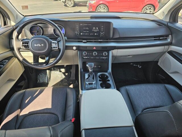 2023 Kia Carnival LX photo 23