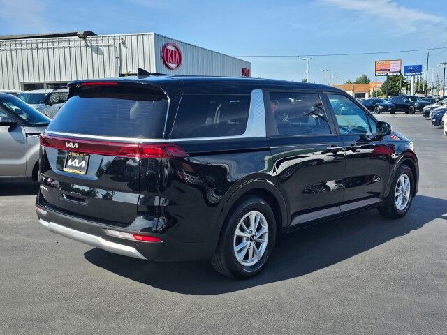 2023 Kia Carnival LX photo 3