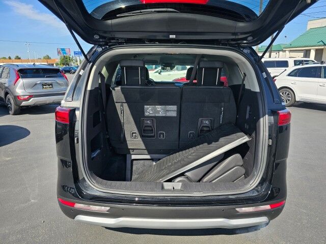 2023 Kia Carnival LX photo 18