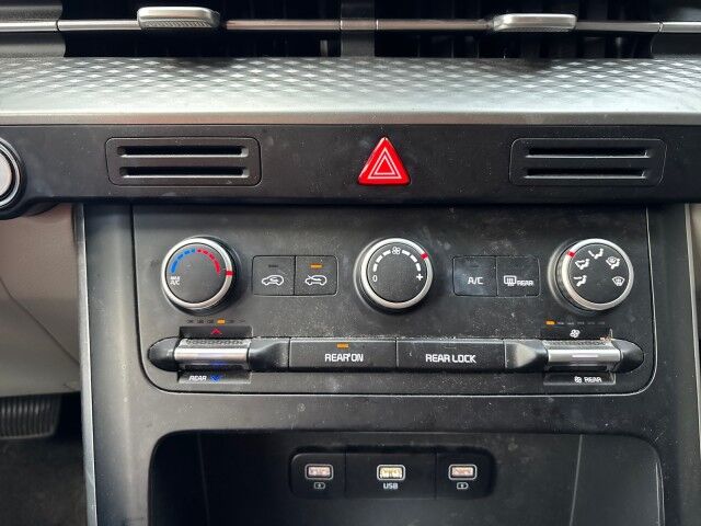 2023 Kia Carnival LX Cleveland OH