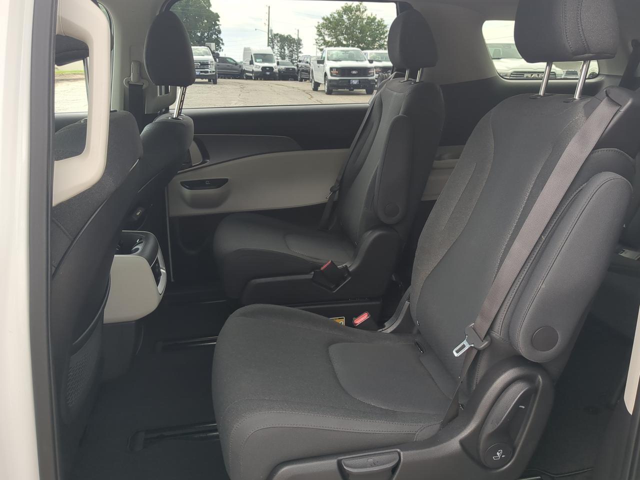 2023 Kia Carnival LX Appleton WI