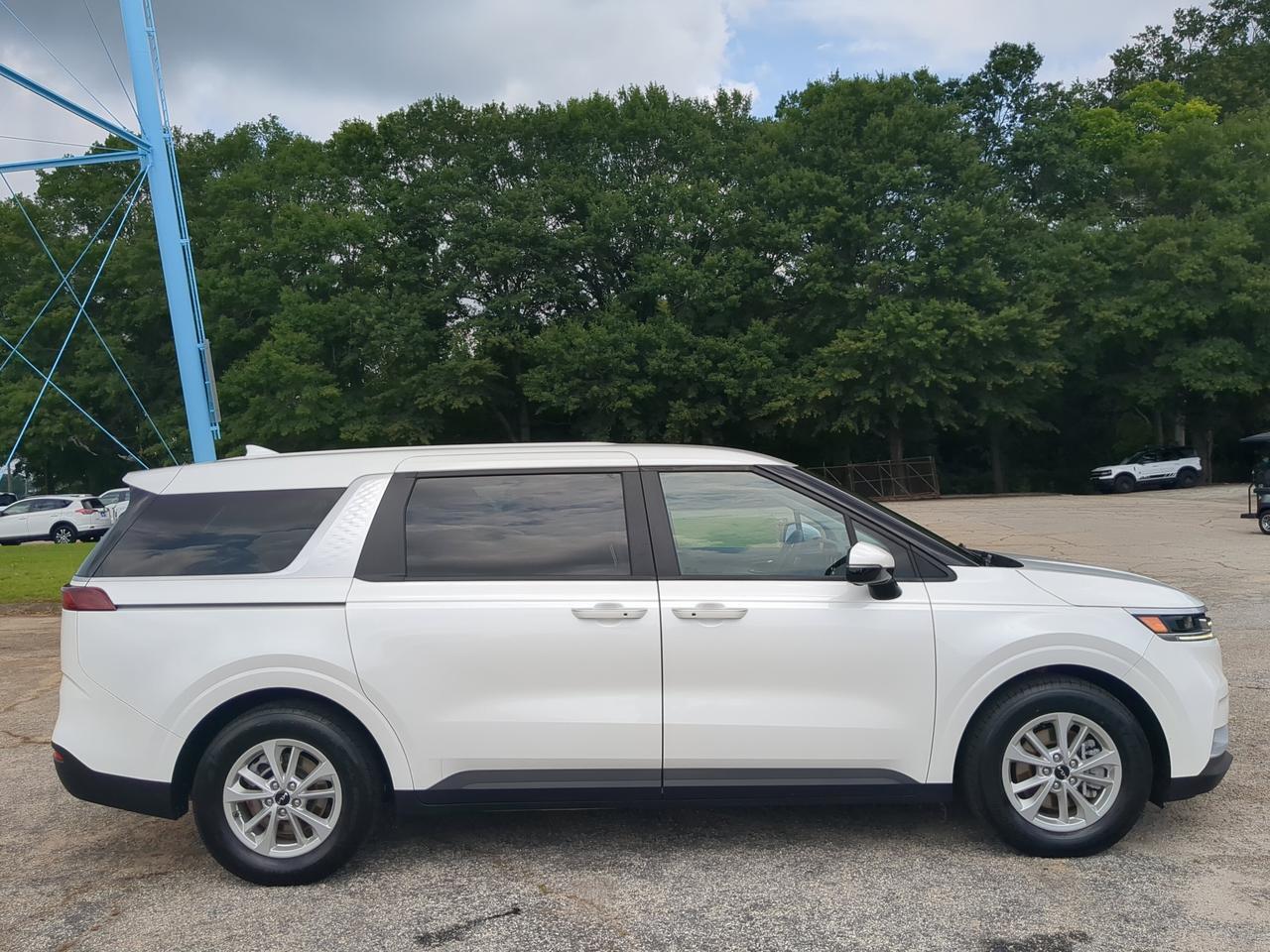 2023 Kia Carnival LX