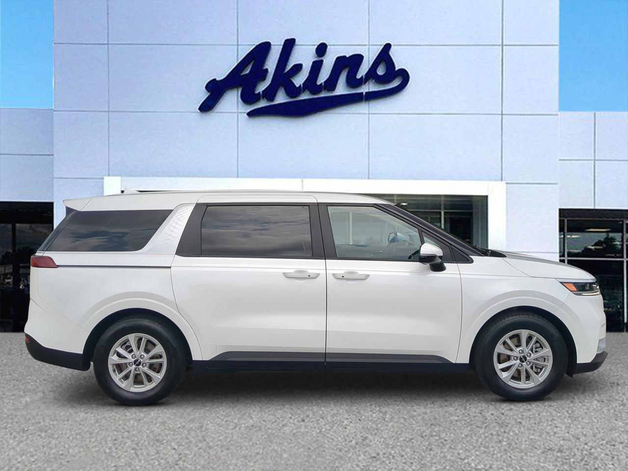 2023 Kia Carnival LX
