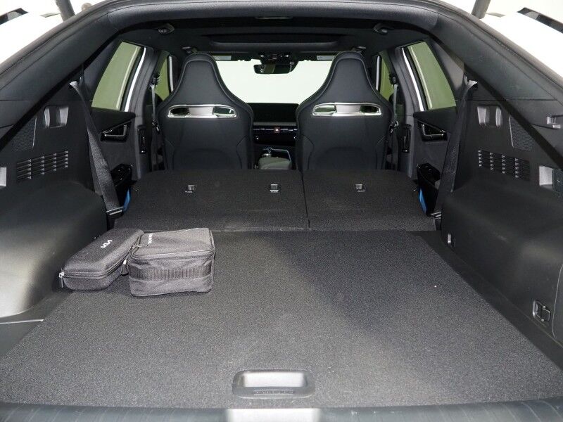 2023 Kia EV6 GT AWD *HEADS-UP DISPLAY, NAVIGATION, ADAPTIVE CRUISE, SAFETY ALERTS, 360 VIEW CAMERAS, MOONROOF, HEATED SPORT SEATS/STEERING, REMOTE PARKING, MERIDIAN AUDIO, WIRELESS CHARGING, ANDROID & APPLE Round Rock TX