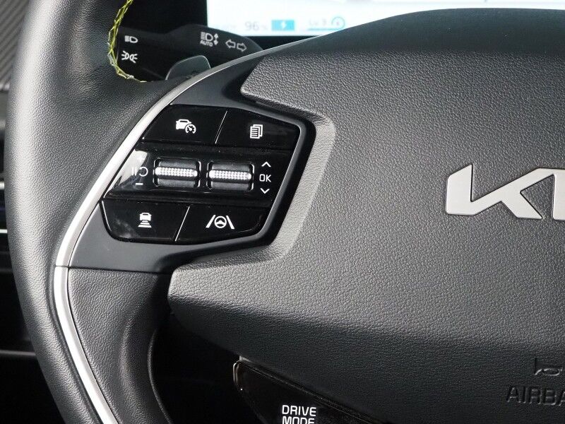 2023 Kia EV6 GT AWD *HEADS-UP DISPLAY, NAVIGATION, ADAPTIVE CRUISE, SAFETY ALERTS, 360 VIEW CAMERAS, MOONROOF, HEATED SPORT SEATS/STEERING, REMOTE PARKING, MERIDIAN AUDIO, WIRELESS CHARGING, ANDROID & APPLE Round Rock TX