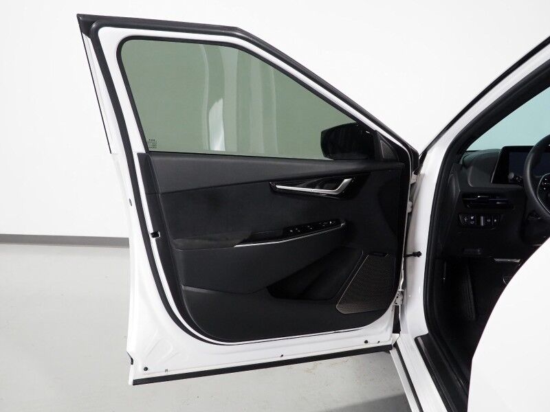 2023 Kia EV6 GT AWD *HEADS-UP DISPLAY, NAVIGATION, ADAPTIVE CRUISE, SAFETY ALERTS, 360 VIEW CAMERAS, MOONROOF, HEATED SPORT SEATS/STEERING, REMOTE PARKING, MERIDIAN AUDIO, WIRELESS CHARGING, ANDROID & APPLE Round Rock TX