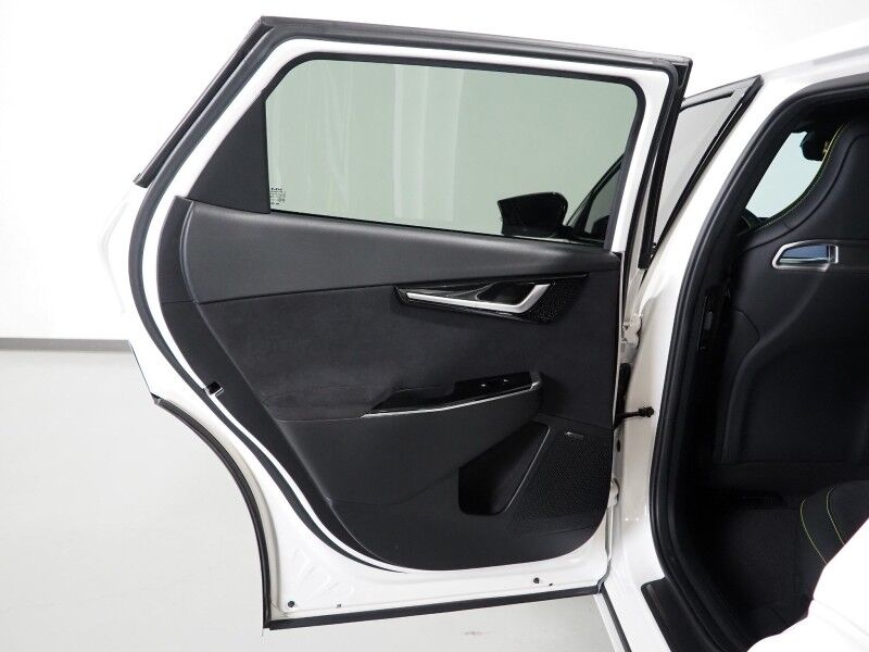 2023 Kia EV6 GT AWD *HEADS-UP DISPLAY, NAVIGATION, ADAPTIVE CRUISE, SAFETY ALERTS, 360 VIEW CAMERAS, MOONROOF, HEATED SPORT SEATS/STEERING, REMOTE PARKING, MERIDIAN AUDIO, WIRELESS CHARGING, ANDROID & APPLE Round Rock TX