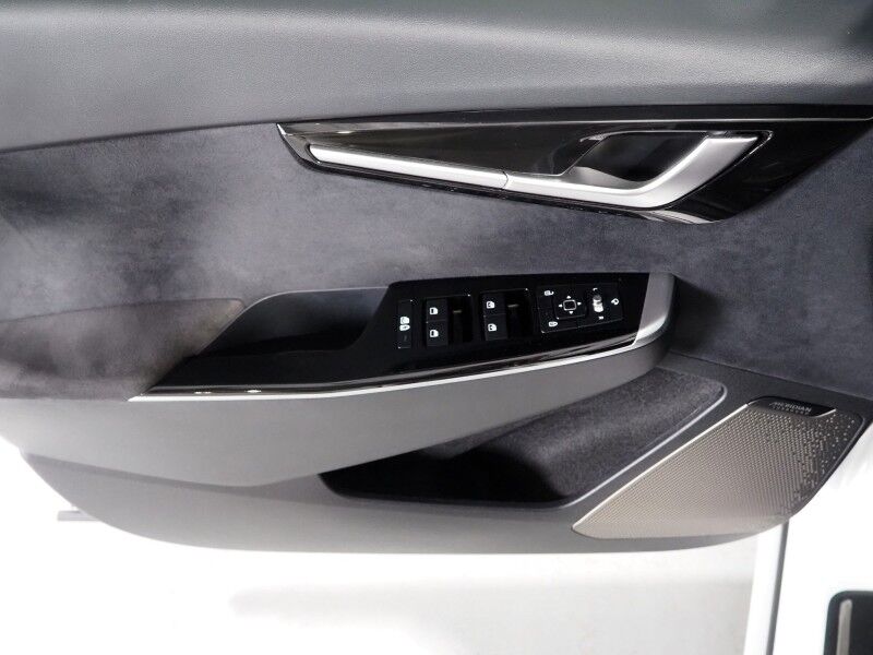 2023 Kia EV6 GT AWD *HEADS-UP DISPLAY, NAVIGATION, ADAPTIVE CRUISE, SAFETY ALERTS, 360 VIEW CAMERAS, MOONROOF, HEATED SPORT SEATS/STEERING, REMOTE PARKING, MERIDIAN AUDIO, WIRELESS CHARGING, ANDROID & APPLE Round Rock TX