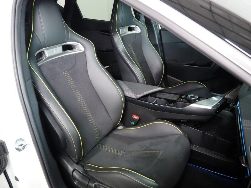 2023 Kia EV6 GT AWD *HEADS-UP DISPLAY, NAVIGATION, ADAPTIVE CRUISE, SAFETY ALERTS, 360 VIEW CAMERAS, MOONROOF, HEATED SPORT SEATS/STEERING, REMOTE PARKING, MERIDIAN AUDIO, WIRELESS CHARGING, ANDROID & APPLE Round Rock TX