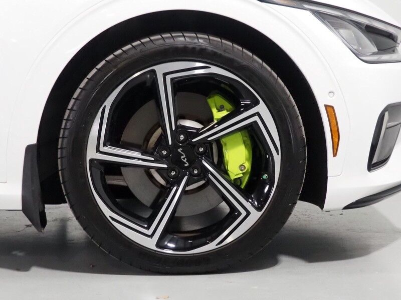 2023 Kia EV6 GT AWD *HEADS-UP DISPLAY, NAVIGATION, ADAPTIVE CRUISE, SAFETY ALERTS, 360 VIEW CAMERAS, MOONROOF, HEATED SPORT SEATS/STEERING, REMOTE PARKING, MERIDIAN AUDIO, WIRELESS CHARGING, ANDROID & APPLE Round Rock TX