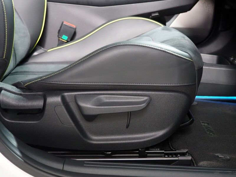 2023 Kia EV6 GT AWD *HEADS-UP DISPLAY, NAVIGATION, ADAPTIVE CRUISE, SAFETY ALERTS, 360 VIEW CAMERAS, MOONROOF, HEATED SPORT SEATS/STEERING, REMOTE PARKING, MERIDIAN AUDIO, WIRELESS CHARGING, ANDROID & APPLE Round Rock TX