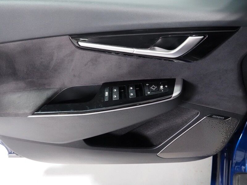 2023 Kia EV6 GT AWD *HEADS-UP DISPLAY, NAVIGATION, ADAPTIVE CRUISE, SAFETY ALERTS, 360 VIEW CAMERAS, MOONROOF, HEATED SPORT SEATS/STEERING, REMOTE PARKING, MERIDIAN AUDIO, WIRELESS CHARGING, ANDROID & APPLE Round Rock TX