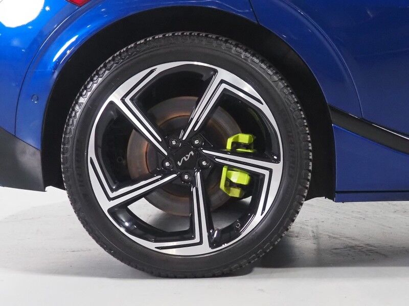 2023 Kia EV6 GT AWD *HEADS-UP DISPLAY, NAVIGATION, ADAPTIVE CRUISE, SAFETY ALERTS, 360 VIEW CAMERAS, MOONROOF, HEATED SPORT SEATS/STEERING, REMOTE PARKING, MERIDIAN AUDIO, WIRELESS CHARGING, ANDROID & APPLE Round Rock TX