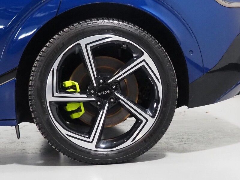 2023 Kia EV6 GT AWD *HEADS-UP DISPLAY, NAVIGATION, ADAPTIVE CRUISE, SAFETY ALERTS, 360 VIEW CAMERAS, MOONROOF, HEATED SPORT SEATS/STEERING, REMOTE PARKING, MERIDIAN AUDIO, WIRELESS CHARGING, ANDROID & APPLE Round Rock TX