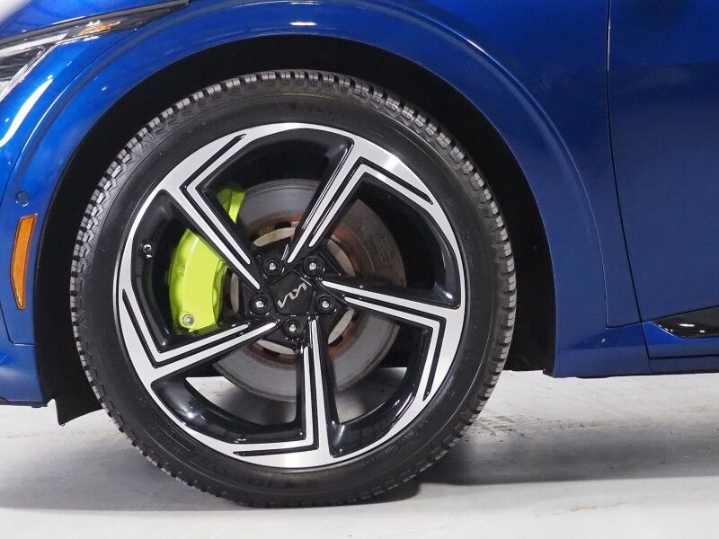 2023 Kia EV6 GT AWD *HEADS-UP DISPLAY, NAVIGATION, ADAPTIVE CRUISE, SAFETY ALERTS, 360 VIEW CAMERAS, MOONROOF, HEATED SPORT SEATS/STEERING, REMOTE PARKING, MERIDIAN AUDIO, WIRELESS CHARGING, ANDROID & APPLE Round Rock TX