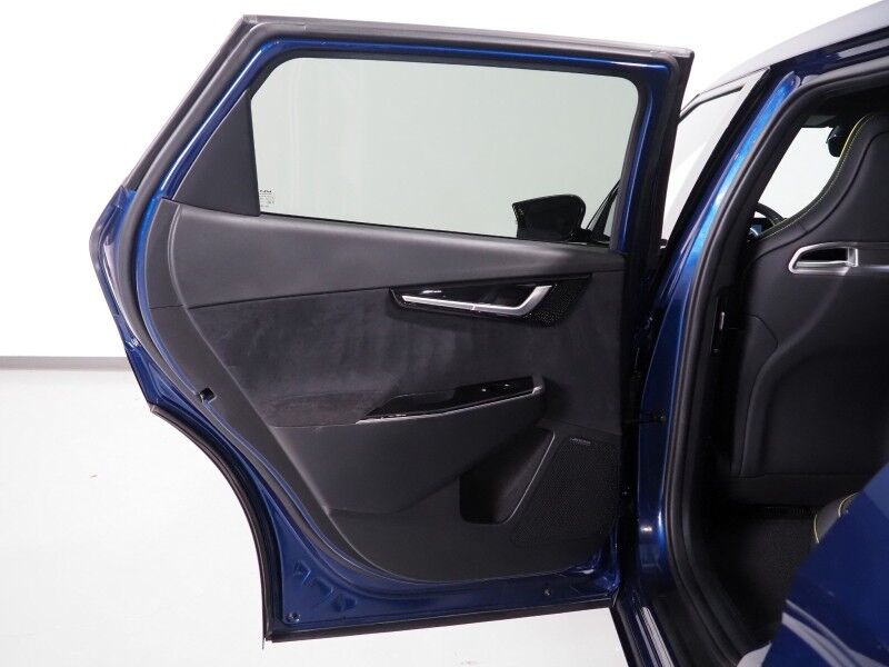 2023 Kia EV6 GT AWD *HEADS-UP DISPLAY, NAVIGATION, ADAPTIVE CRUISE, SAFETY ALERTS, 360 VIEW CAMERAS, MOONROOF, HEATED SPORT SEATS/STEERING, REMOTE PARKING, MERIDIAN AUDIO, WIRELESS CHARGING, ANDROID & APPLE Round Rock TX