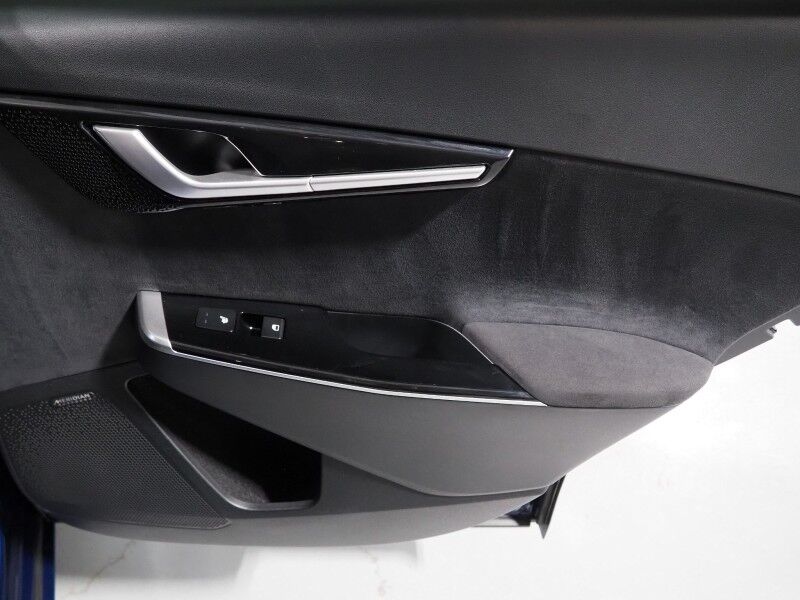 2023 Kia EV6 GT AWD *HEADS-UP DISPLAY, NAVIGATION, ADAPTIVE CRUISE, SAFETY ALERTS, 360 VIEW CAMERAS, MOONROOF, HEATED SPORT SEATS/STEERING, REMOTE PARKING, MERIDIAN AUDIO, WIRELESS CHARGING, ANDROID & APPLE Round Rock TX