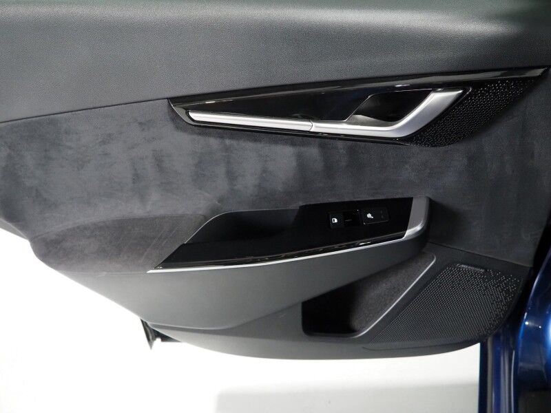 2023 Kia EV6 GT AWD *HEADS-UP DISPLAY, NAVIGATION, ADAPTIVE CRUISE, SAFETY ALERTS, 360 VIEW CAMERAS, MOONROOF, HEATED SPORT SEATS/STEERING, REMOTE PARKING, MERIDIAN AUDIO, WIRELESS CHARGING, ANDROID & APPLE Round Rock TX