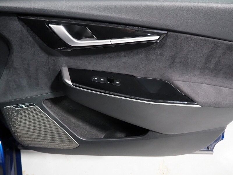 2023 Kia EV6 GT AWD *HEADS-UP DISPLAY, NAVIGATION, ADAPTIVE CRUISE, SAFETY ALERTS, 360 VIEW CAMERAS, MOONROOF, HEATED SPORT SEATS/STEERING, REMOTE PARKING, MERIDIAN AUDIO, WIRELESS CHARGING, ANDROID & APPLE Round Rock TX