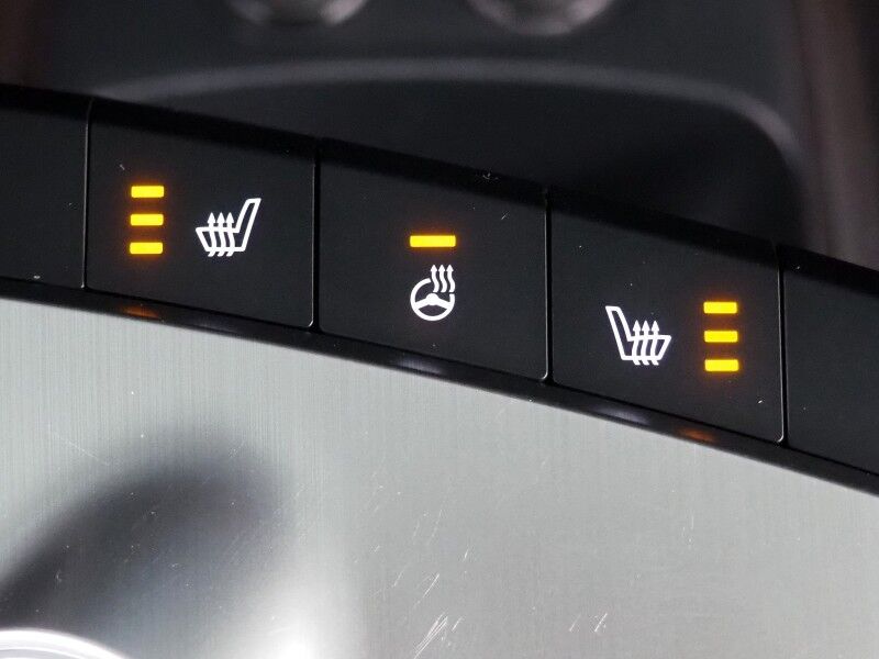 2023 Kia EV6 GT AWD *HEADS-UP DISPLAY, NAVIGATION, ADAPTIVE CRUISE, SAFETY ALERTS, 360 VIEW CAMERAS, MOONROOF, HEATED SPORT SEATS/STEERING, REMOTE PARKING, MERIDIAN AUDIO, WIRELESS CHARGING, ANDROID & APPLE Round Rock TX