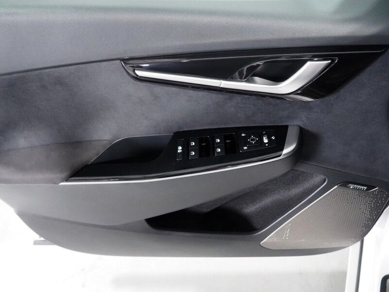 2023 Kia EV6 GT AWD *HEADS-UP DISPLAY, NAVIGATION, ADAPTIVE CRUISE, SAFETY ALERTS, 360 VIEW CAMERAS, MOONROOF, HEATED SPORT SEATS/STEERING, REMOTE PARKING, MERIDIAN AUDIO, WIRELESS CHARGING, ANDROID & APPLE Round Rock TX