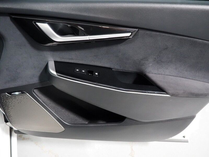 2023 Kia EV6 GT AWD *HEADS-UP DISPLAY, NAVIGATION, ADAPTIVE CRUISE, SAFETY ALERTS, 360 VIEW CAMERAS, MOONROOF, HEATED SPORT SEATS/STEERING, REMOTE PARKING, MERIDIAN AUDIO, WIRELESS CHARGING, ANDROID & APPLE Round Rock TX