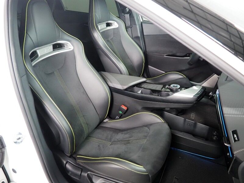 2023 Kia EV6 GT AWD *HEADS-UP DISPLAY, NAVIGATION, ADAPTIVE CRUISE, SAFETY ALERTS, 360 VIEW CAMERAS, MOONROOF, HEATED SPORT SEATS/STEERING, REMOTE PARKING, MERIDIAN AUDIO, WIRELESS CHARGING, ANDROID & APPLE