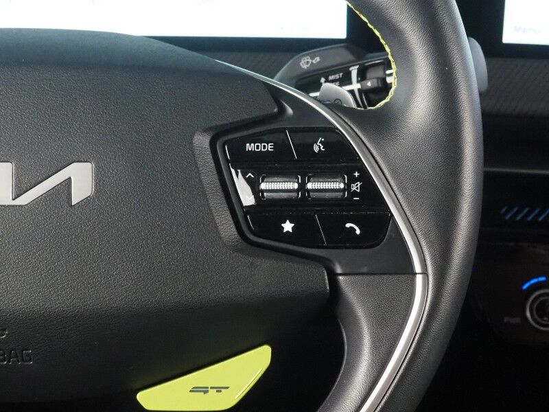 2023 Kia EV6 GT AWD *HEADS-UP DISPLAY, NAVIGATION, ADAPTIVE CRUISE, SAFETY ALERTS, 360 VIEW CAMERAS, MOONROOF, HEATED SPORT SEATS/STEERING, REMOTE PARKING, MERIDIAN AUDIO, WIRELESS CHARGING, ANDROID & APPLE Round Rock TX