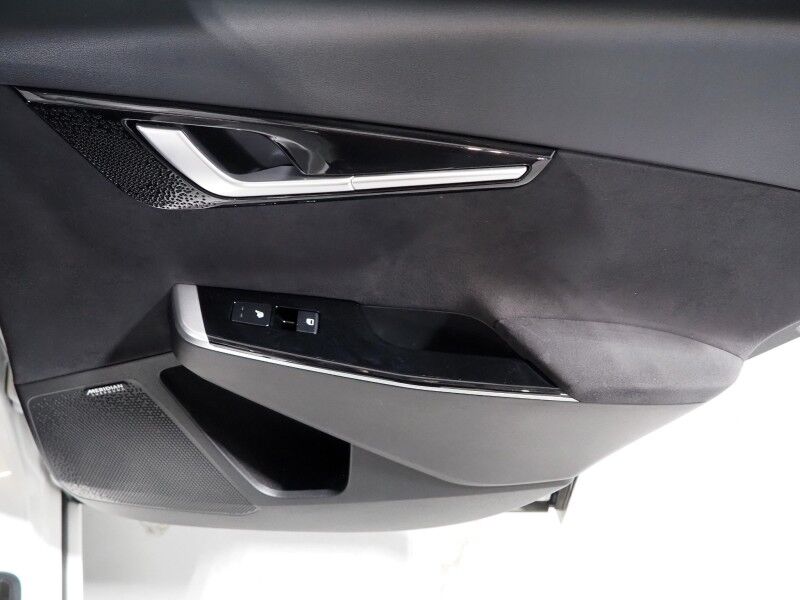 2023 Kia EV6 GT AWD *HEADS-UP DISPLAY, NAVIGATION, ADAPTIVE CRUISE, SAFETY ALERTS, 360 VIEW CAMERAS, MOONROOF, HEATED SPORT SEATS/STEERING, REMOTE PARKING, MERIDIAN AUDIO, WIRELESS CHARGING, ANDROID & APPLE Round Rock TX