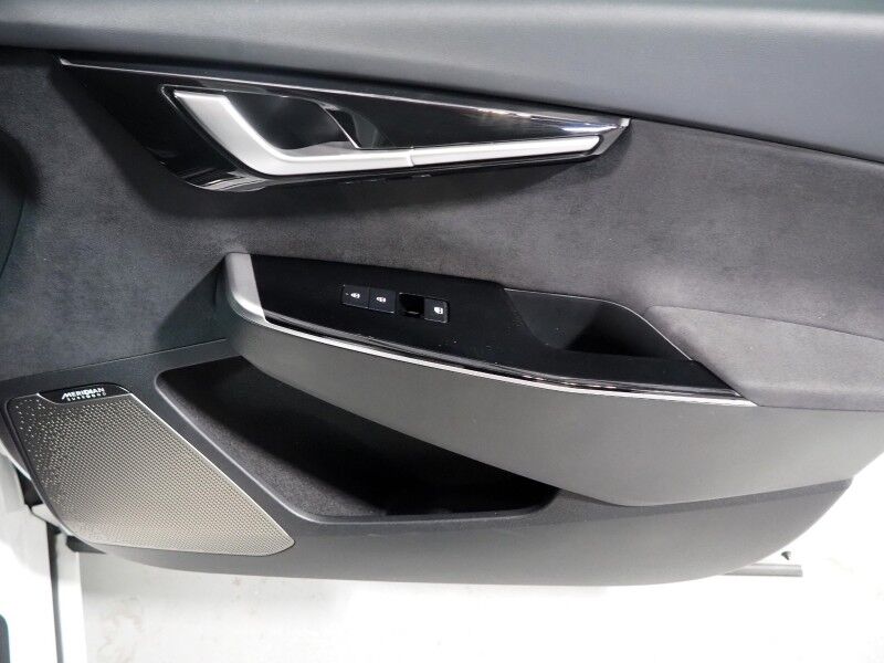 2023 Kia EV6 GT AWD *HEADS-UP DISPLAY, NAVIGATION, ADAPTIVE CRUISE, SAFETY ALERTS, 360 VIEW CAMERAS, MOONROOF, HEATED SPORT SEATS/STEERING, REMOTE PARKING, MERIDIAN AUDIO, WIRELESS CHARGING, ANDROID & APPLE Round Rock TX