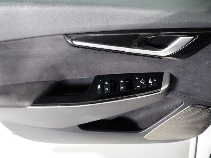 2023 Kia EV6 GT AWD *HEADS-UP DISPLAY, NAVIGATION, ADAPTIVE CRUISE, SAFETY ALERTS, 360 VIEW CAMERAS, MOONROOF, HEATED SPORT SEATS/STEERING, REMOTE PARKING, MERIDIAN AUDIO, WIRELESS CHARGING, ANDROID & APPLE Round Rock TX