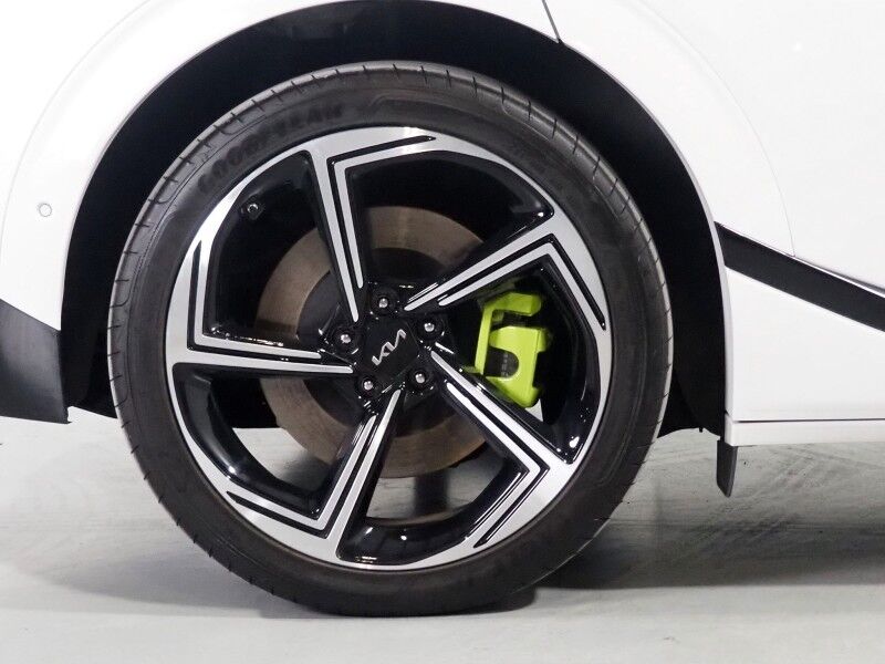 2023 Kia EV6 GT AWD *HEADS-UP DISPLAY, NAVIGATION, ADAPTIVE CRUISE, SAFETY ALERTS, 360 VIEW CAMERAS, MOONROOF, HEATED SPORT SEATS/STEERING, REMOTE PARKING, MERIDIAN AUDIO, WIRELESS CHARGING, ANDROID & APPLE Round Rock TX