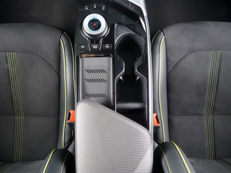 2023 Kia EV6 GT AWD *HEADS-UP DISPLAY, NAVIGATION, ADAPTIVE CRUISE, SAFETY ALERTS, 360 VIEW CAMERAS, MOONROOF, HEATED SPORT SEATS/STEERING, REMOTE PARKING, MERIDIAN AUDIO, WIRELESS CHARGING, APPLE CARPLAY Round Rock TX
