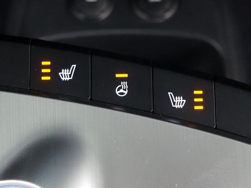 2023 Kia EV6 GT AWD *HEADS-UP DISPLAY, NAVIGATION, ADAPTIVE CRUISE, SAFETY ALERTS, 360 VIEW CAMERAS, MOONROOF, HEATED SPORT SEATS/STEERING, REMOTE PARKING, MERIDIAN AUDIO, WIRELESS CHARGING, APPLE CARPLAY Round Rock TX