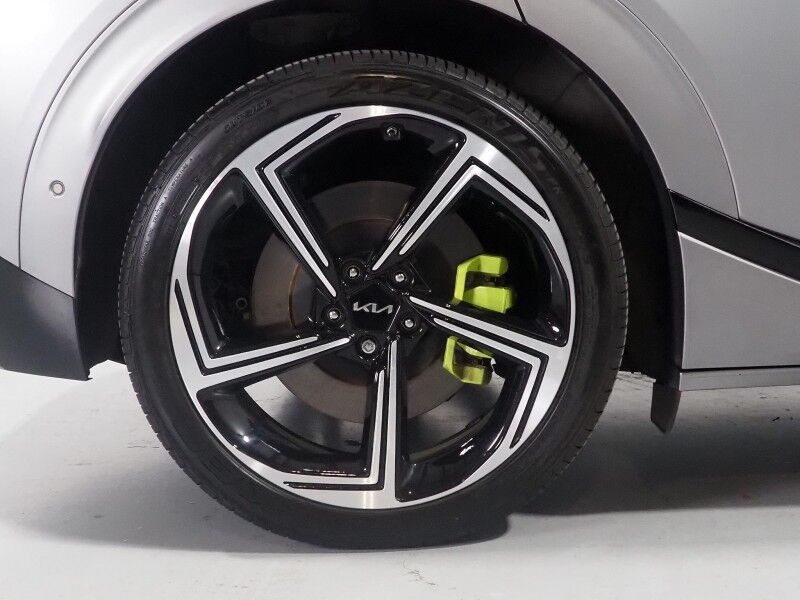 2023 Kia EV6 GT AWD *HEADS-UP DISPLAY, NAVIGATION, ADAPTIVE CRUISE, SAFETY ALERTS, 360 VIEW CAMERAS, MOONROOF, HEATED SPORT SEATS/STEERING, REMOTE PARKING, MERIDIAN AUDIO, WIRELESS CHARGING, APPLE CARPLAY Round Rock TX