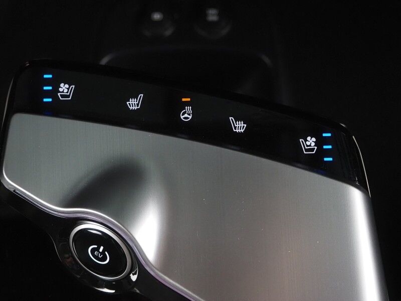 2023 Kia EV6 GT-Line AWD *HEADS-UP DISPLAY, NAVIGATION, ADAPTIVE CRUISE, SAFETY ALERTS, 360 VIEW CAMERAS, MOONROOF, CLIMATE SEATS, HEATED STEERING, 20 INCH WHEELS, MERIDIAN AUDIO, WIRELESS CHARGING, ANDROID & APPLE Round Rock TX