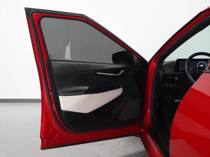 2023 Kia EV6 GT-Line AWD *HEADS-UP DISPLAY, NAVIGATION, ADAPTIVE CRUISE, SAFETY ALERTS, 360 VIEW CAMERAS, MOONROOF, CLIMATE SEATS, HEATED STEERING, 20 INCH WHEELS, MERIDIAN AUDIO, WIRELESS CHARGING, ANDROID & APPLE Round Rock TX