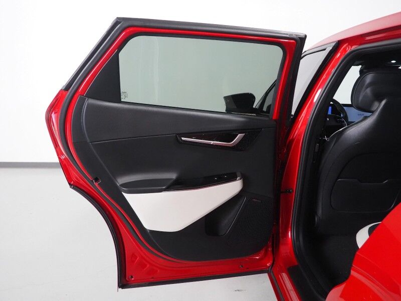 2023 Kia EV6 GT-Line AWD *HEADS-UP DISPLAY, NAVIGATION, ADAPTIVE CRUISE, SAFETY ALERTS, 360 VIEW CAMERAS, MOONROOF, CLIMATE SEATS, HEATED STEERING, 20 INCH WHEELS, MERIDIAN AUDIO, WIRELESS CHARGING, ANDROID & APPLE Round Rock TX