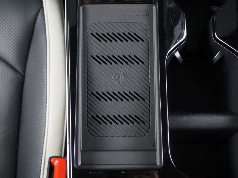 2023 Kia EV6 GT-Line AWD *HEADS-UP DISPLAY, NAVIGATION, ADAPTIVE CRUISE, SAFETY ALERTS, 360 VIEW CAMERAS, MOONROOF, CLIMATE SEATS, HEATED STEERING, 20 INCH WHEELS, MERIDIAN AUDIO, WIRELESS CHARGING, ANDROID & APPLE Round Rock TX